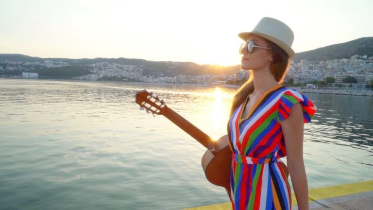 Protege a Tu Mascota del Sol en la Playa Este Verano